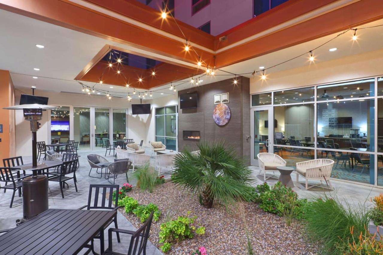Hilton Garden Inn Chandler Downtown Buitenkant foto