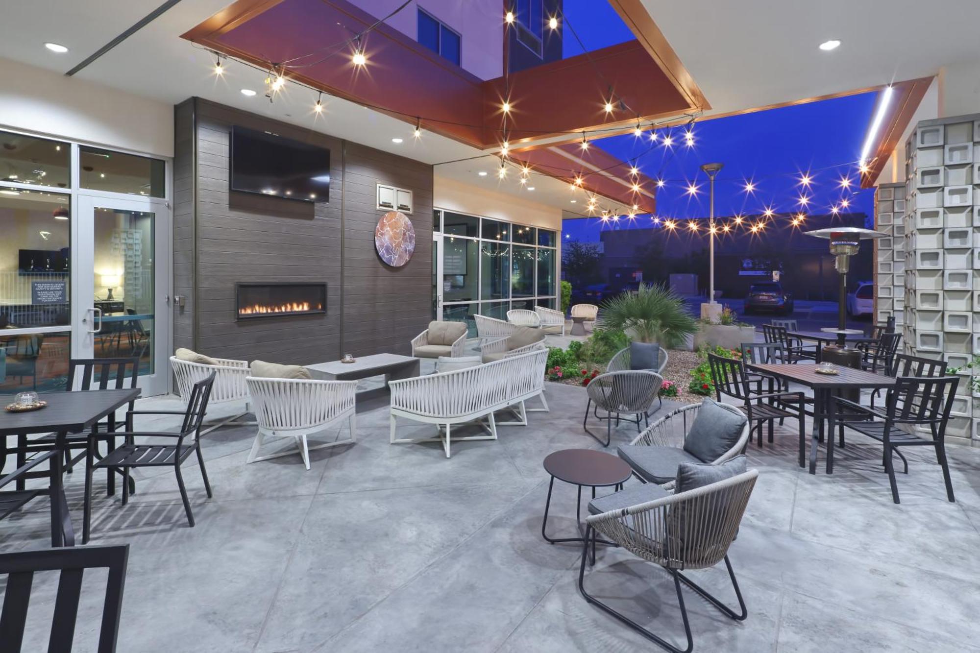 Hilton Garden Inn Chandler Downtown Buitenkant foto
